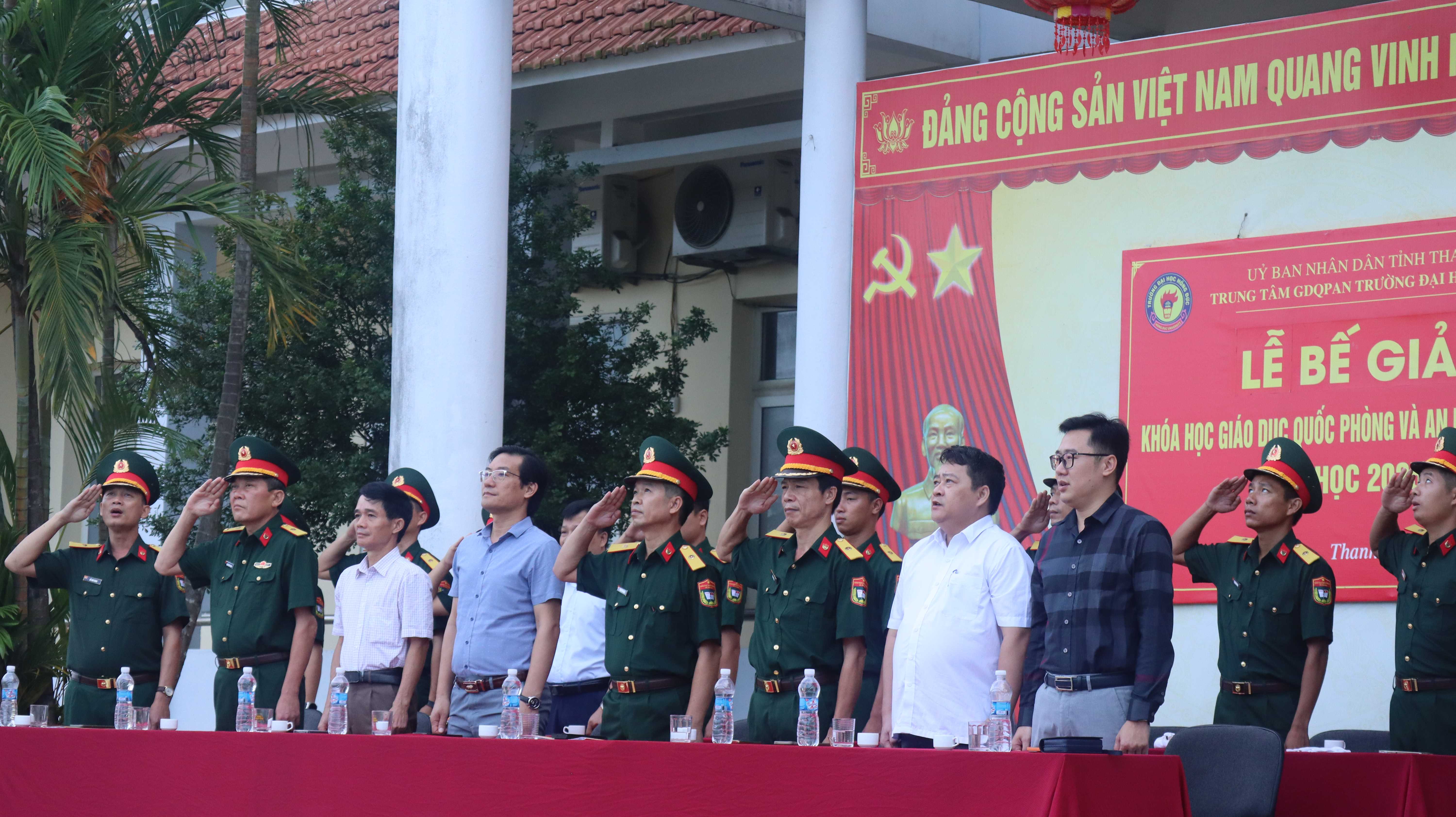Lễ bế giảng khóa học Giáo dục quốc phòng và an ninh cho sinh viên K131/2025